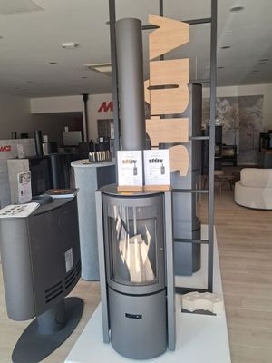 un poêle exposé dans une pièce
