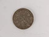 une vieille pièce d'argent sur laquelle figure un blason