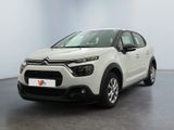 Une Citroën blanche est garée dans une pièce blanche