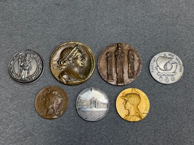 Ensemble de 6 médailles en bronze.