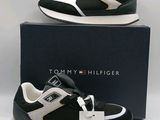baskets Tommy Hilfiger noires et blanches