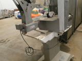 l'image d'une machine installée dans un entrepôt