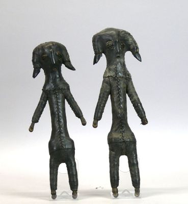 Deux poupées de fécondité à âme en os animal habillée de cui…