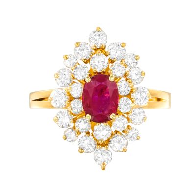 Bague ovale en rubis et diamants