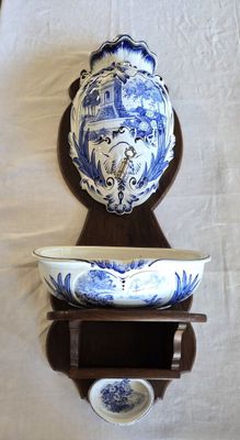 a picture of a blue and white plate and bowl on a shelf