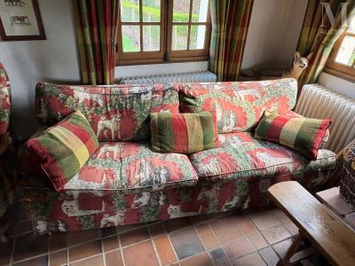 Canapé moderne Entièrement recouvert de tissu à décor de chi…