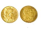 deux souverains d'or, dont l'un représente la tête d'une femme et l'autre celle d'un homme