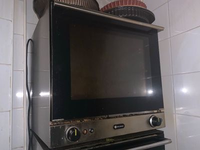 Un four électrique chaleur tournante HENDI