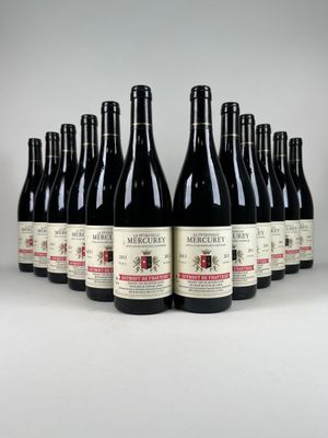 six bouteilles de vin rouge alignées