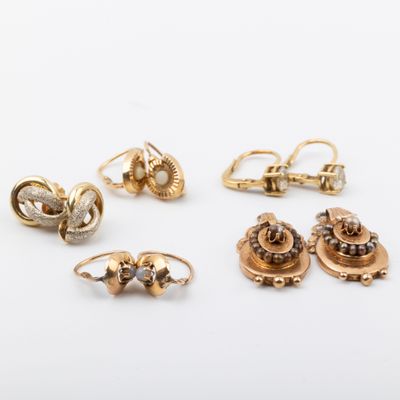 cinq paires de boucles d'oreilles et de bagues en or et diamants