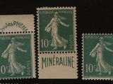 quatre timbres représentant une femme sur un fond noir