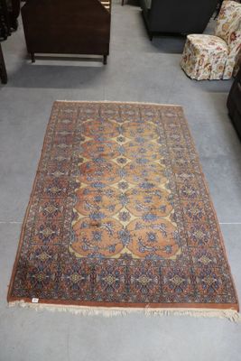 Tapis fait main 200x 130 cm