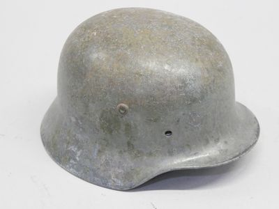 Casque allemand modèle 35. Coque acier peinte en feldgrau (u… - Photo 1