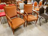 le nombre de chaises qui sont assises ensemble dans une pièce