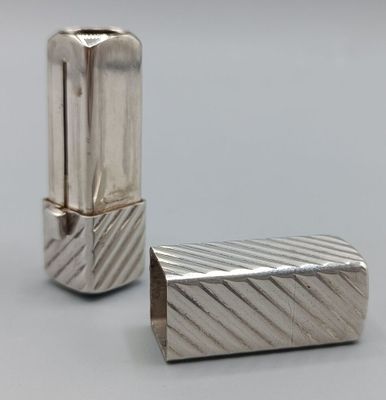 paire de boutons de manchette plaqués argent, ornés d'un motif en diagonale