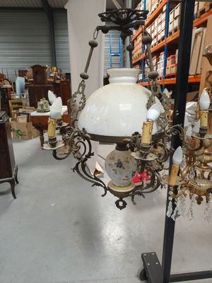 an image of a room filled with lots of antique lamps