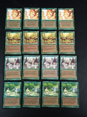 gros plan d'un jeu de cartes sur une table