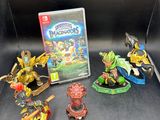 plein de figurines et un jeu vidéo sur la table
