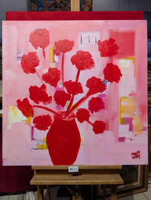 un tableau représentant un vase rouge contenant des fleurs rouges