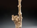 sculpture représentant un oiseau perché sur une branche d'arbre
