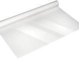 un rouleau de papier blanc sur fond blanc
