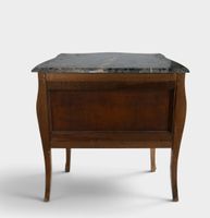 Petite commode galbée en placage de bois de rose et amarante… (photo 3)