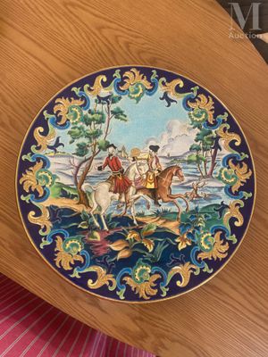 une assiette avec l'image d'un homme à cheval