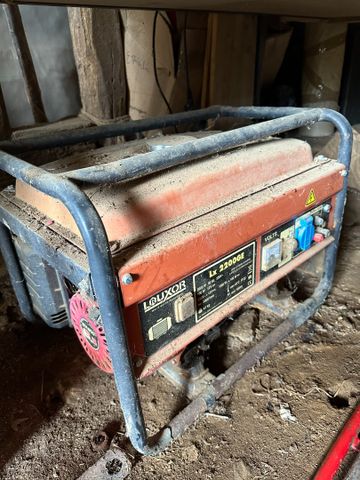 Groupe électrogène Louxor Lx 2200Ge, en l’état. Vendu sur désigna...