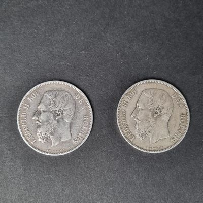 deux pièces d'argent, dont l'une représente la tête d'un homme et l'autre celle d'une femme