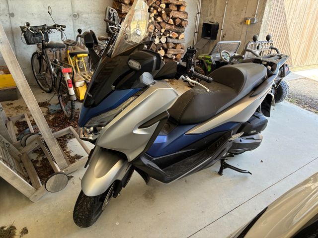 Scooter HONDA Forza 125cc, immatriculée FQ-197-DF, 1ère mise en c