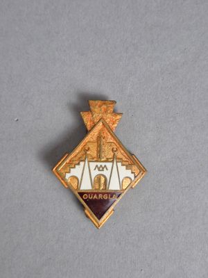 une image représentant une épingle ornée d'un symbole maçonnique
