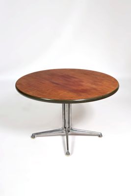 une image représentant une table ronde avec un plateau en bois et des pieds en métal
