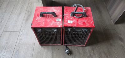 2 CHAUFFAGES DE CHANTIER SANS MARQUE APPARENTE DONT UN AVEC FIL COUPE 