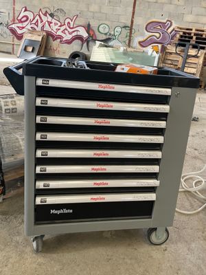 une photo d'une armoire à outils comportant six tiroirs