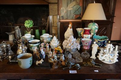 Bibelots divers : cache-pots Napoléon III, statuettes, huili… - Photo 1