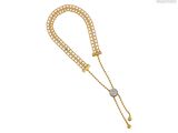 un bracelet en or et diamants muni d'un fermoir