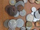 a lot of coins that are on the table