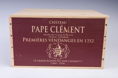 l'image d'une boîte en bois sur laquelle est apposée une étiquette
