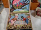 une boîte-puzzle en bois sur laquelle sont représentés un cochon et un oiseau