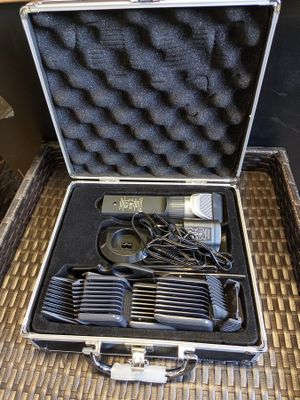 Tondeuse électrqie + malette de la marque REMINGTON (Produ… - Photo 1