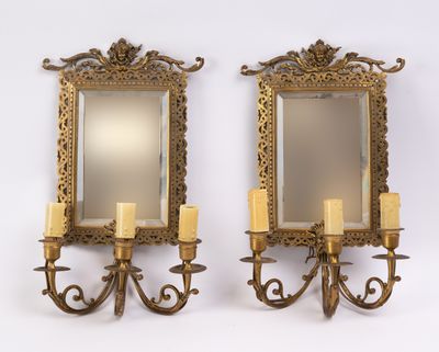 Paire d'appliques à miroirs bisautées en bronze ciselé et do…