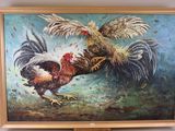 un tableau représentant deux coqs en train de se battre, accroché au mur