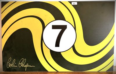 une image représentant le chiffre 7 sur un mur