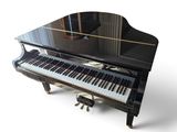 un piano noir posé sur une table