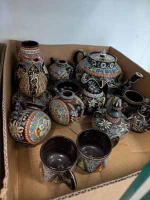 a cardboard box filled with many different types of vases