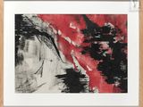 une image représentant une peinture abstraite noire et rouge dans un cadre en bois