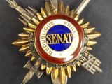 l'image d'un insigne orné d'une étoile, sur un fond noir