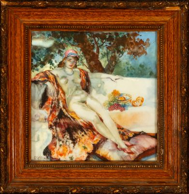 Nu féminin avec nature morte de fruits sur albâtre, signé Es…