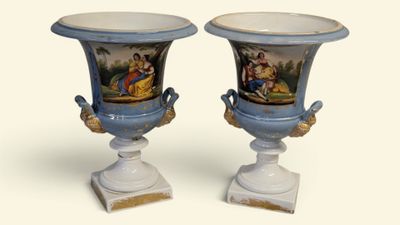 deux vases superposés