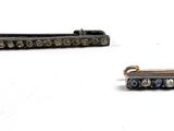 deux types différents de barrettes sur un fond blanc